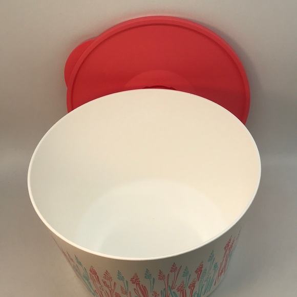 Tupperware Canister Wheat 6.6 Liter - Picture 9 of 16